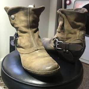 Mizz mooz distressed olive green boots